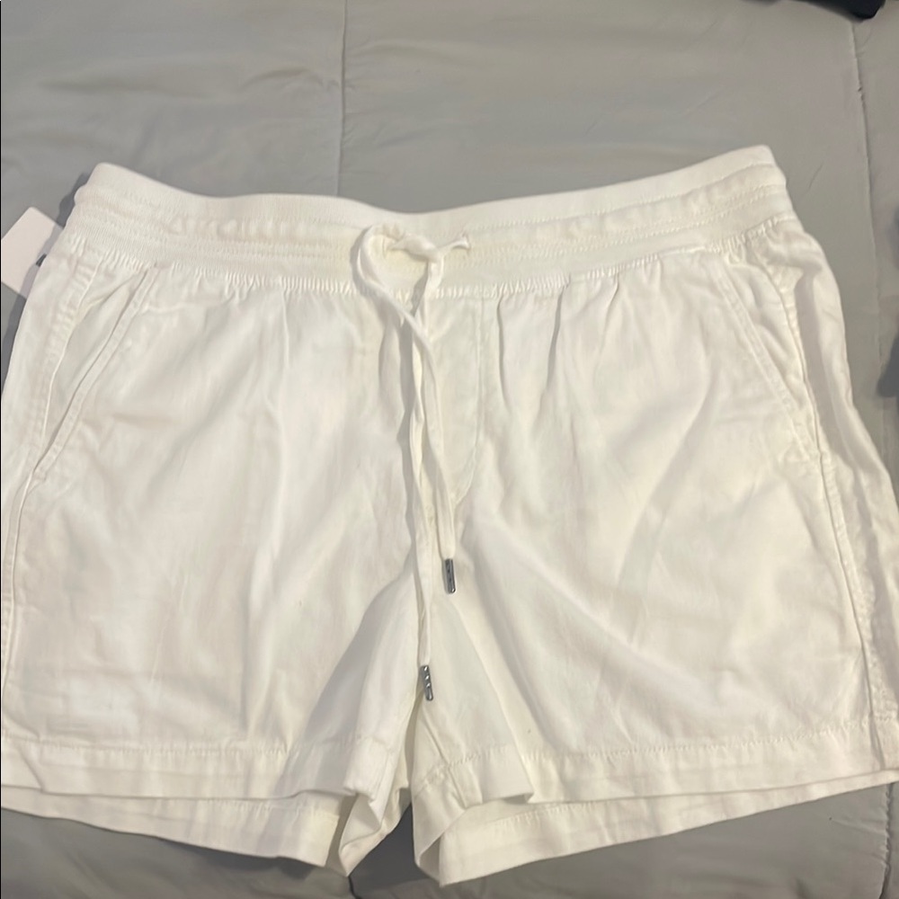 Orvis Women's High Waist Shorts - White - Picture 2 of 2